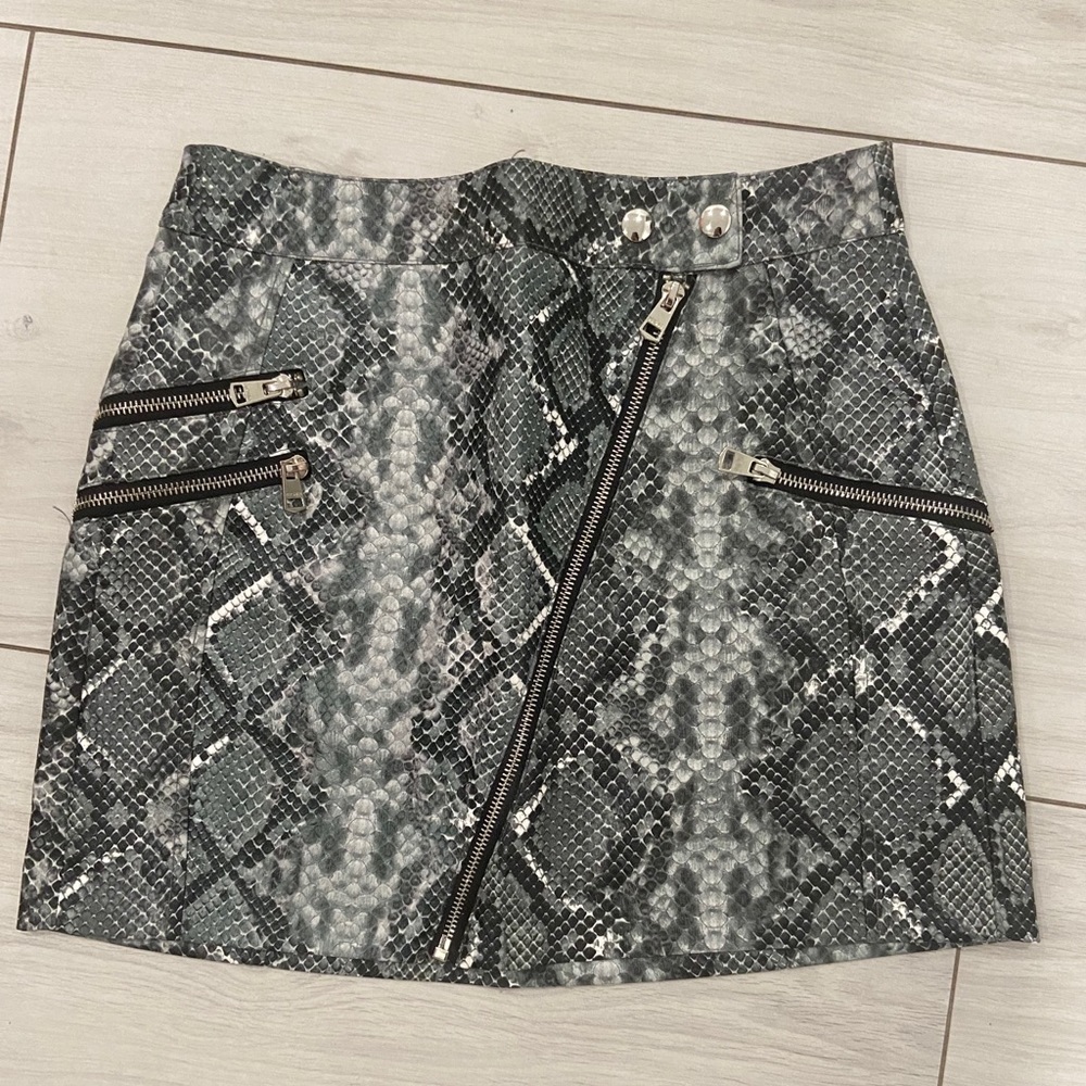 Snake skirt